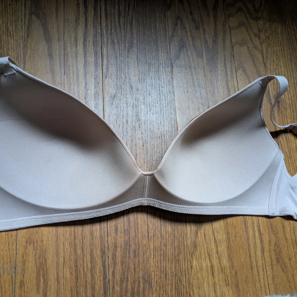 SKIMS Soft Beige Bra 32H - Picture 3 of 8